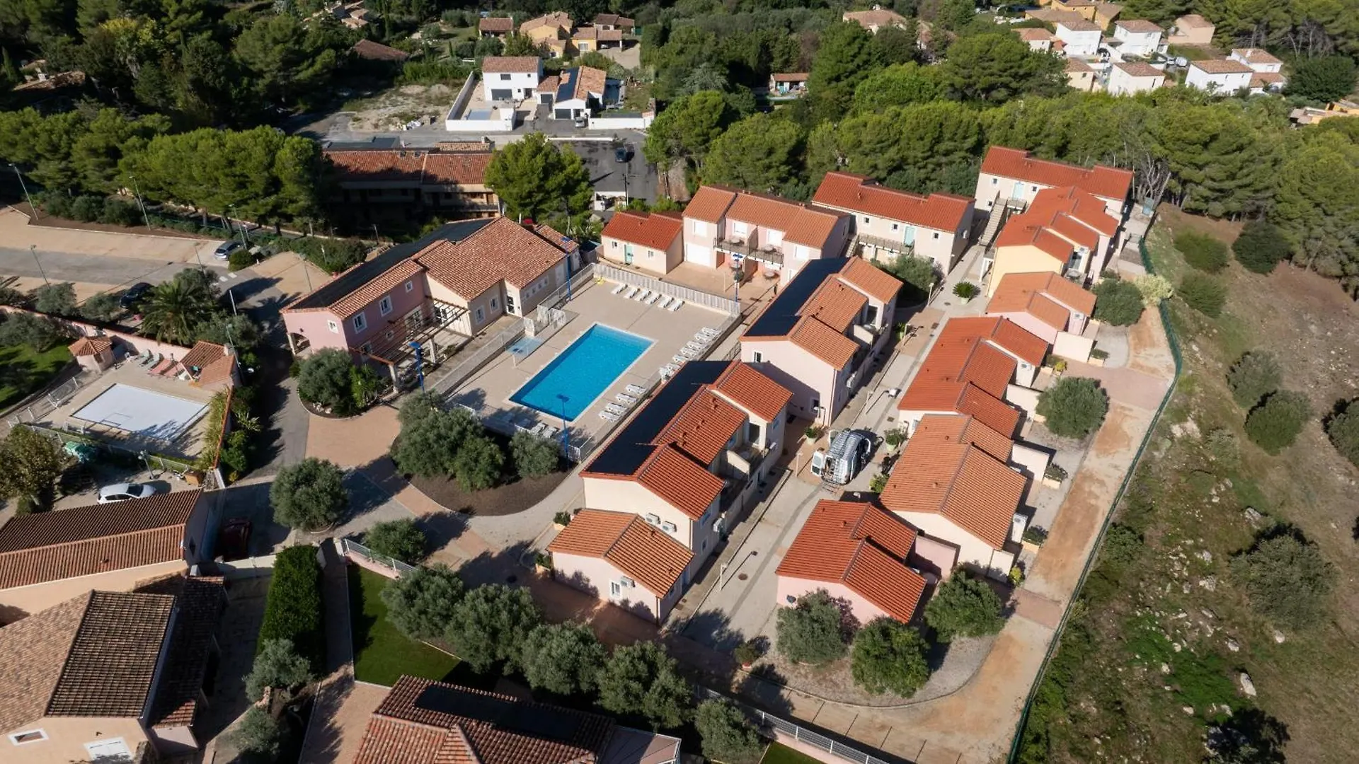 Residence de Tourisme la Provence 3*, Saint-Mitre-les-Remparts France