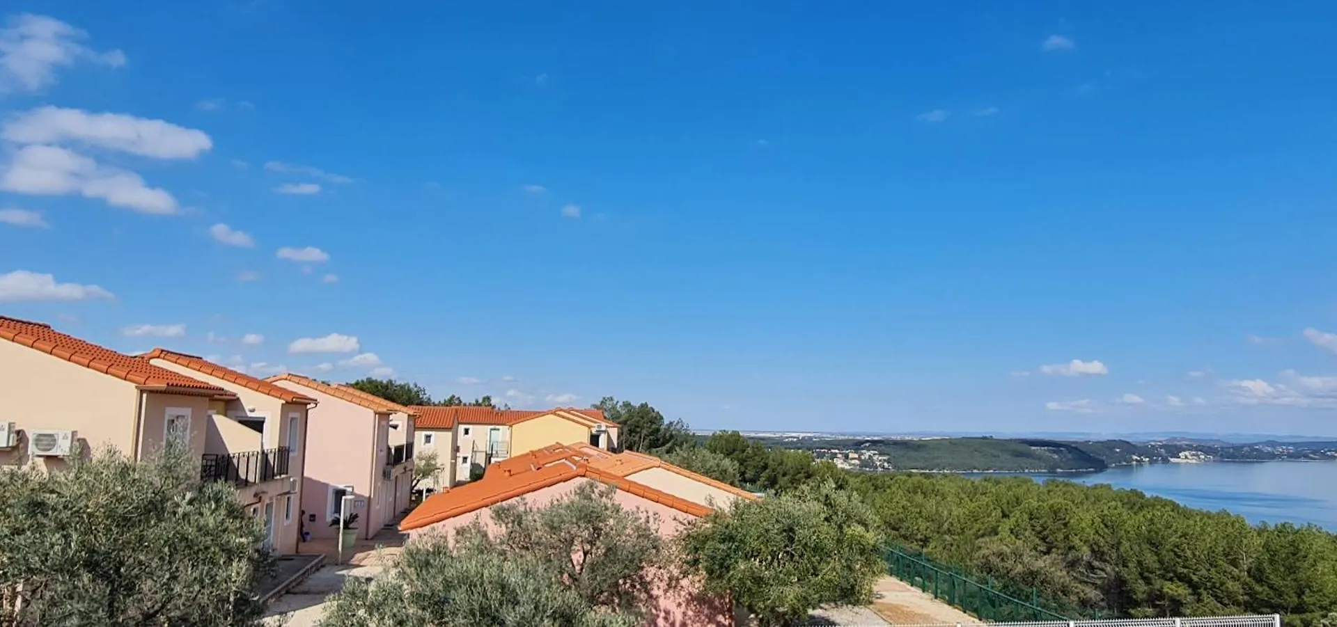 Residence Et Appart'Hotel La Provence Saint-Mitre-les-Remparts France