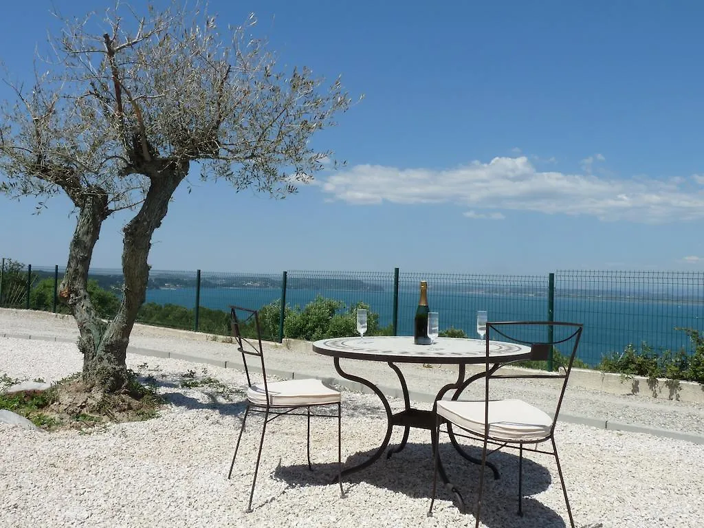 Residence & Appart'Hotel La Provence Aparthotel Saint-Mitre-les-Remparts